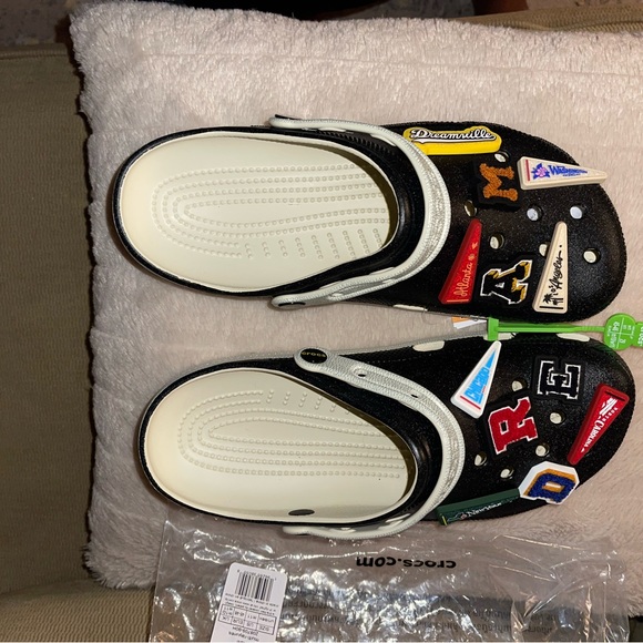 Limited edition Crocs (Unisex) - Picture 2 of 4